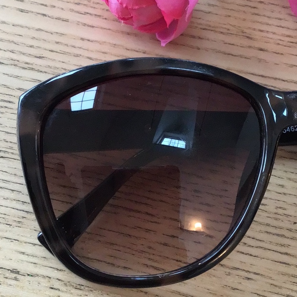 Tortoiseshell sunglasses - Picture 8 of 8
